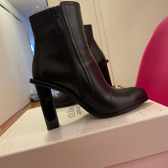 Alexander McQueen black leather boots - Picture 5 of 8